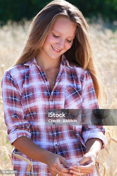 Agricultor Filha De - Fotografias de stock e mais imagens de 14-15 Anos - 14-15 Anos, Adolescente, Adolescência