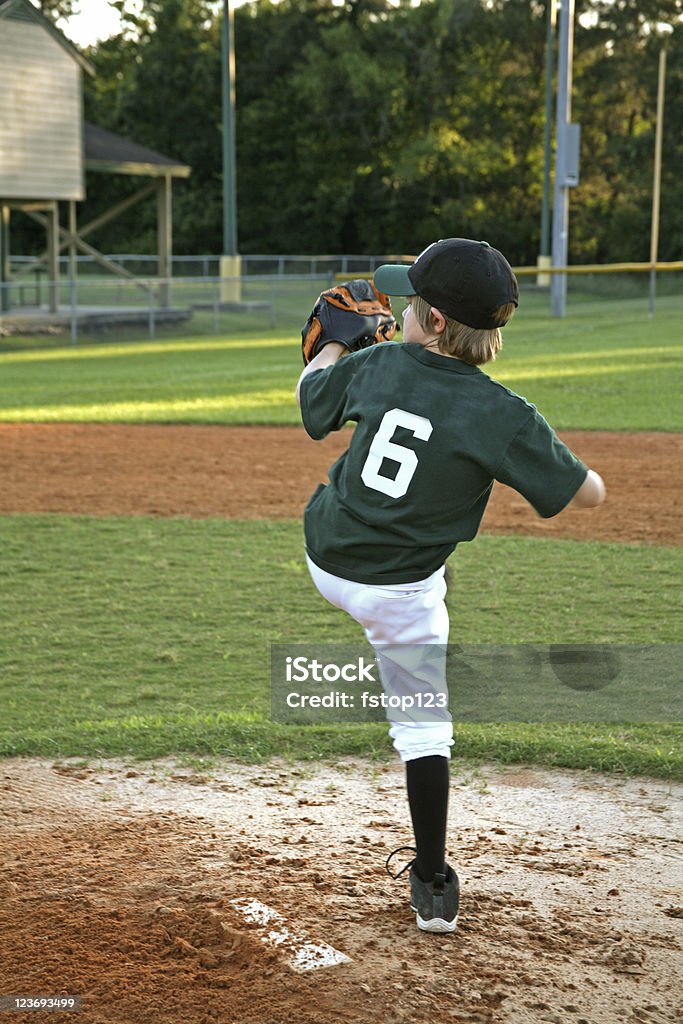 Little league junge pitcther. Baseball field, dem mound,-Spieler. Pitching. - Lizenzfrei Aktivitäten und Sport Stock-Foto