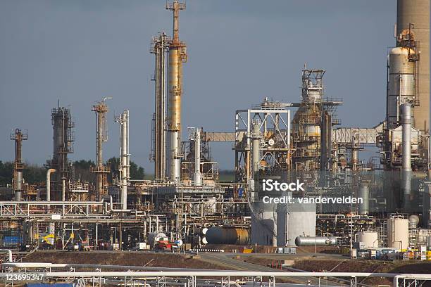 Raffineria Di Petrolio Serie - Fotografie stock e altre immagini di Cambiamenti climatici - Cambiamenti climatici, Canna fumaria, Composizione orizzontale