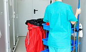 saubereres-waschen-des-krankenhauskorridors.jpg?b=1&s=170x170&k=20&c=uhc1XC3SuGMm3nSHoI-aQ2ieD5eFt1ATFkK6-idOhwE=