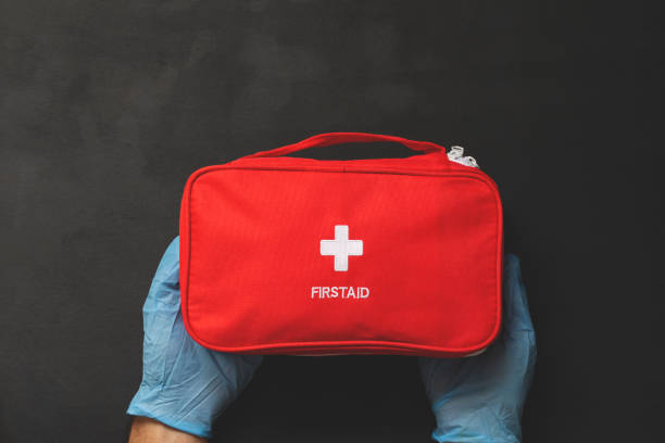 kit di pronto soccorso - cassetta di pronto soccorso foto e immagini stock