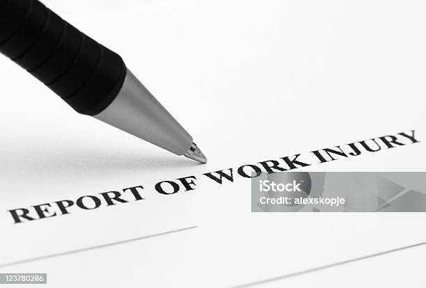 Доклад О Работе Повреждение — стоковые фотографии и другие картинки Отчёт - Отчёт, Телесное повреждение, Работать