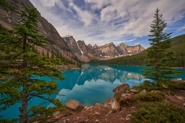 Photo of Beautiful place to contemplate Moraine Lake in Canada