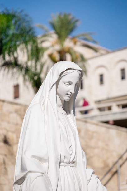 18 settembre 2019. nazaret, israele. statua della vergine maria - maria di nazareth foto e immagini stock