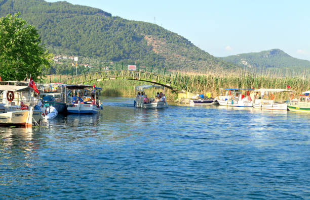 vue de flux d’azmak dans le village d’akyaka, mugla - turkey mediterranean sea mediterranean countries vacations photos et images de collection