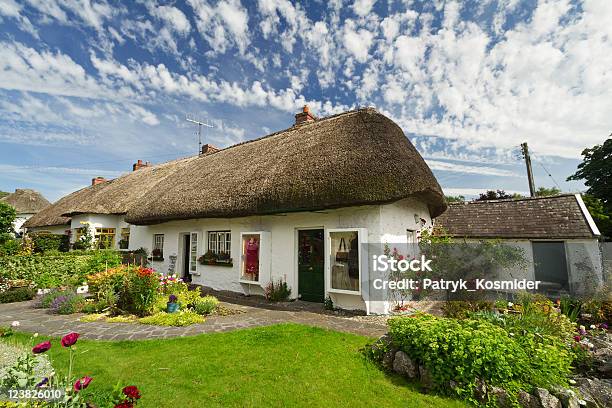 Irish Tradycyjny Domek House - zdjęcia stockowe i więcej obrazów Chata - Chata, Hrabstwo Limerick, Znane miejsce