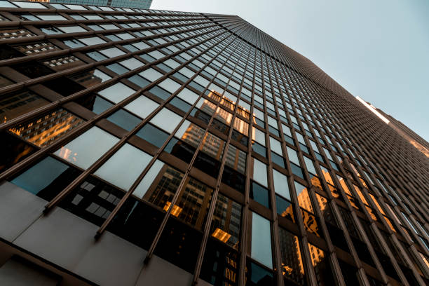 contemporary glass skyscraper - horizontal chrome clean corporate business imagens e fotografias de stock