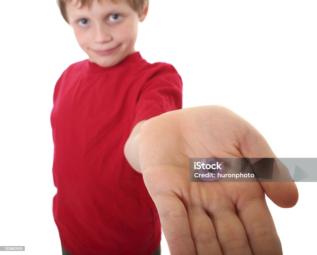 Ragazzo dando Cuoricino di zucchero - Foto stock royalty-free di Bambini maschi