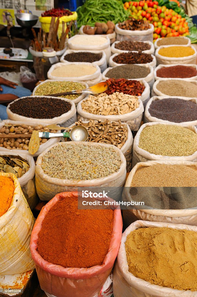 Gewürze auf dem Markt - Lizenzfrei Bunt - Farbton Stock-Foto