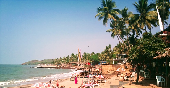 Passing through the rows of the great bazaar of Anjuna, go ashore and sigh with relief and enjoy the view.