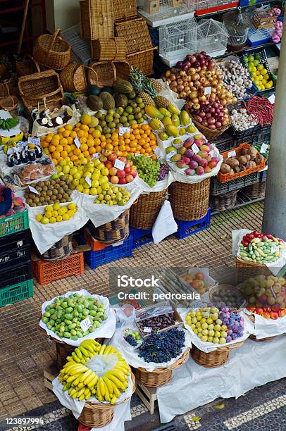 Foto de Mercado De Frutas Tropicais e mais fotos de stock de Alimentação Saudável - Alimentação Saudável, Alimento básico, Comida