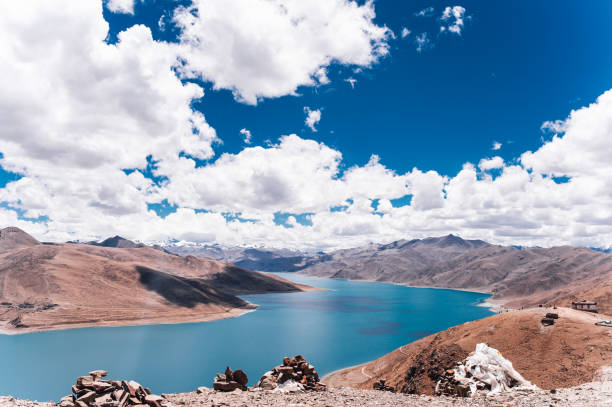 istock sunny day Yamcuo lake in Tibet 1239003348