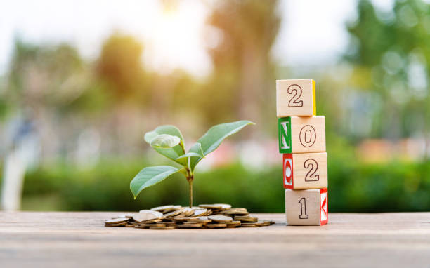 istock Coin jar and number 2021 on the table 1239118470