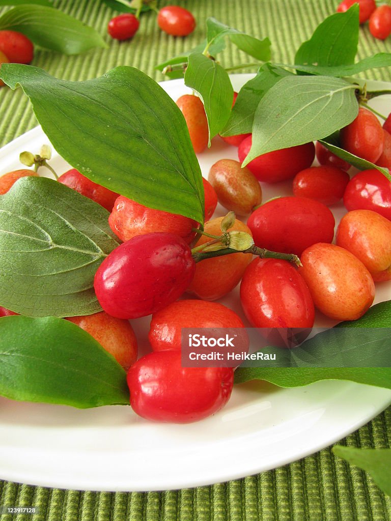 Frutas de cornel - Foto de stock de Baga - Fruta royalty-free