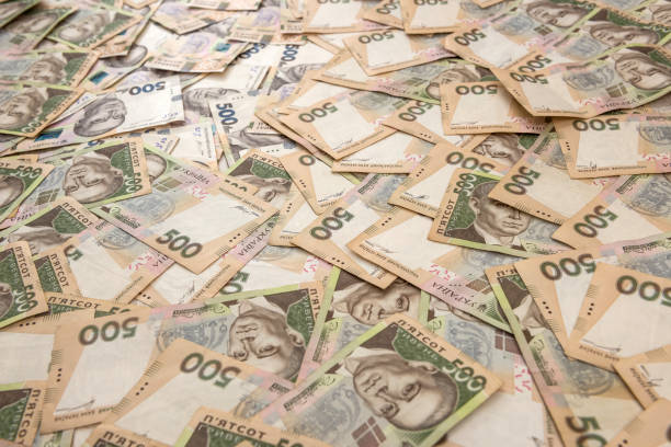 fondos de dinero ucraniano.   500 billetes. hryvnia (uah). vista superior - ukraine hryvnia currency paper currency fotografías e imágenes de stock