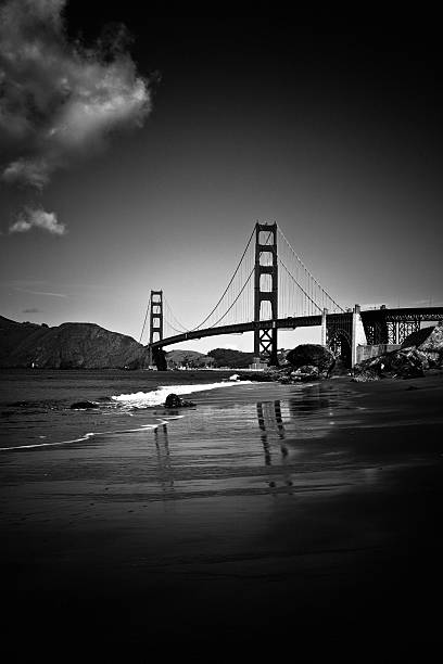 ゴールデンゲートブリッジのブラックとホワイト - golden gate bridge bridge large san francisco county ストックフォトと画像