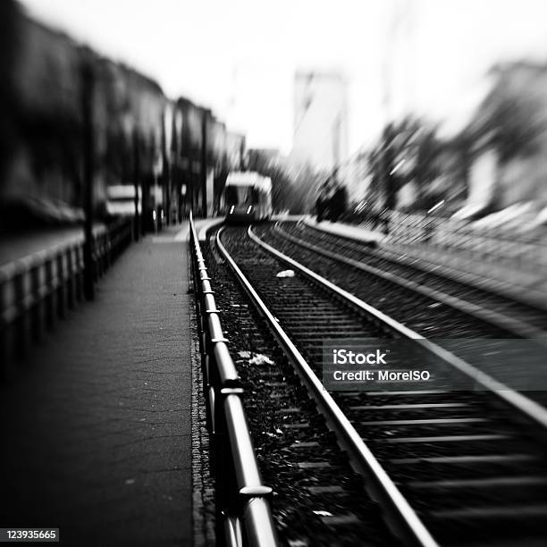 Railroad In Schwarz Und Weiß Stockfoto und mehr Bilder von Bahnhof - Bahnhof, Bahnsteig, Berlin