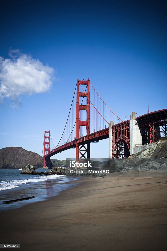 Bahía de San Francisco, el puente Golden Gate. - Foto de stock de Olas rompientes libre de derechos