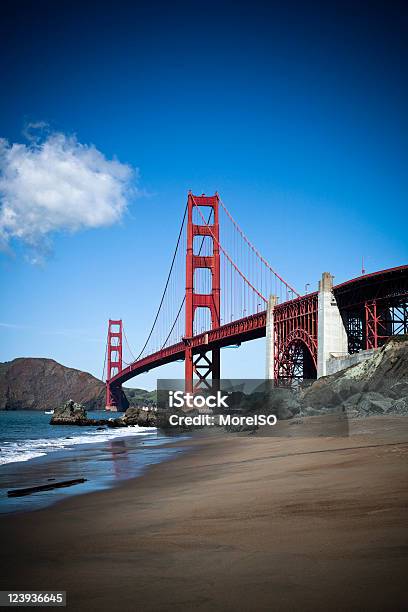 Bahía De San Francisco El Puente Golden Gate Foto de stock y más banco de imágenes de Olas rompientes - Olas rompientes, Aire libre, Arena