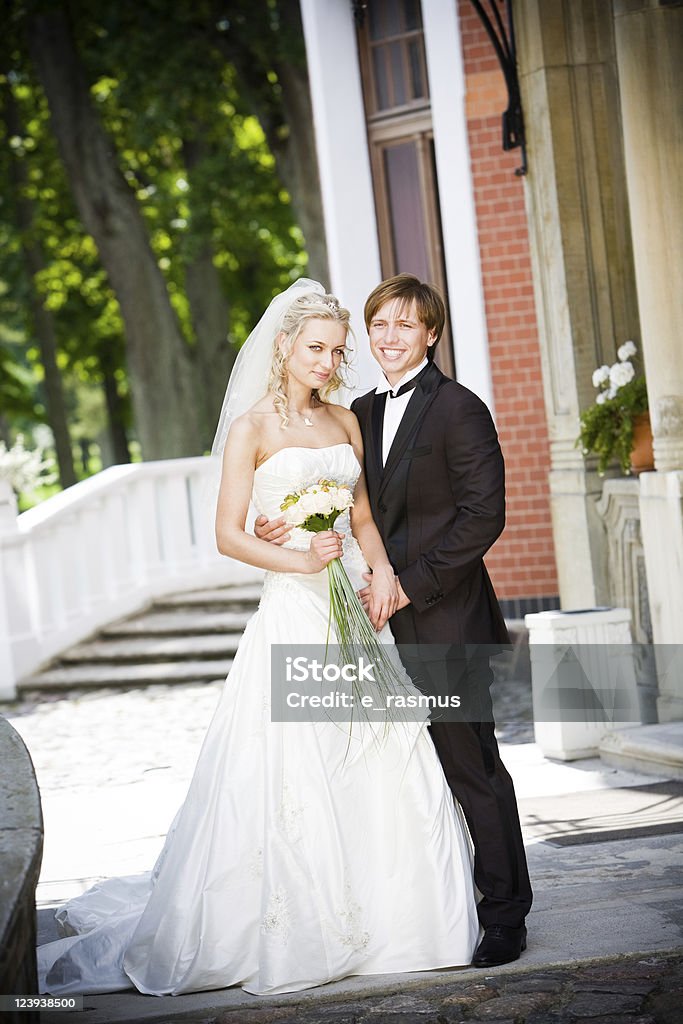 Heureuse mariée et le marié - Photo de Adulte libre de droits