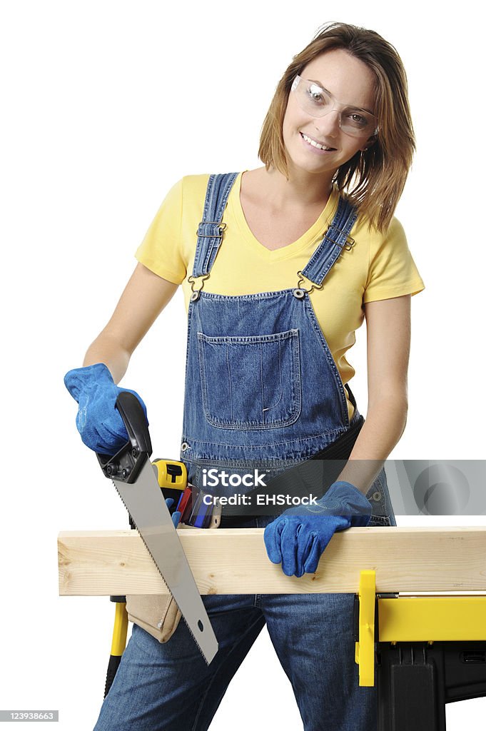 Junge Frau Auftragnehmer Konstruktion Carpenter mit Säge auf Weiß - Lizenzfrei Arbeiten Stock-Foto