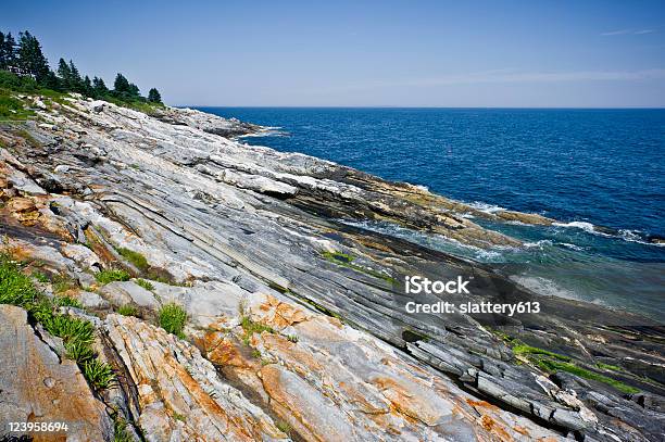 Costa Del Maine - Fotografie stock e altre immagini di Costa - Caratteristica costiera - Costa - Caratteristica costiera, Ruvido, Terreno accidentato