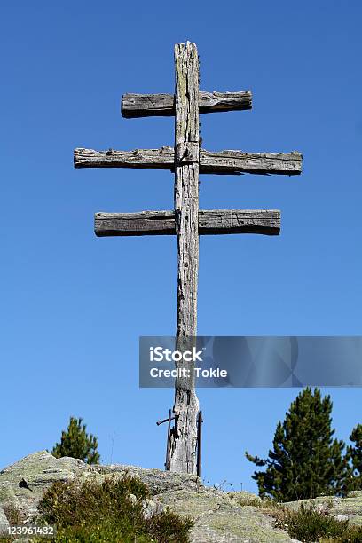 Mountain Cross Stockfoto und mehr Bilder von Abgerissen - Abgerissen, Alpen, Bergsteigen