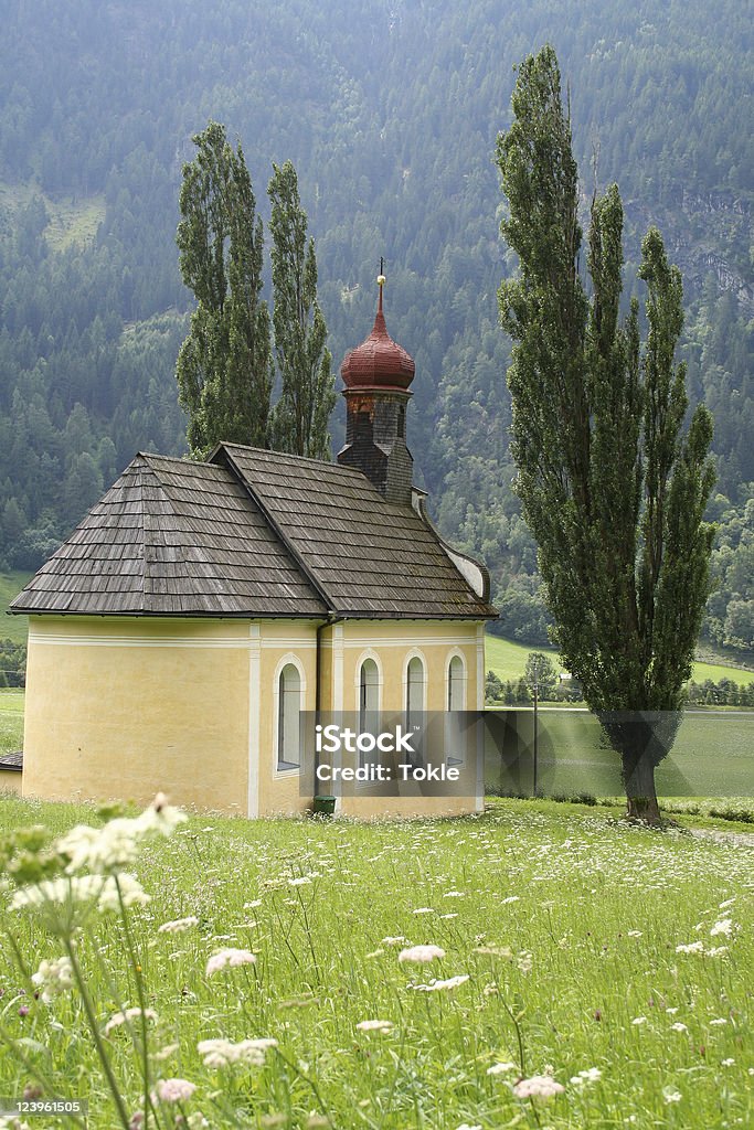 Kleine Kirche in den Alpen - Lizenzfrei Alpen Stock-Foto