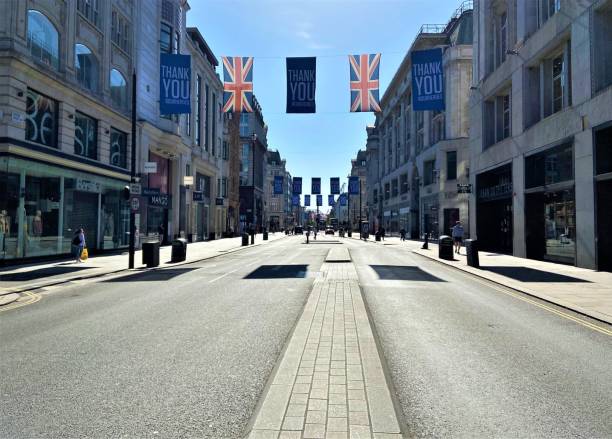 オックスフォードストリートロンドンサンキュー私たちのヒーローズバナー - urban scene regent street city of westminster inner london ストックフォトと画像