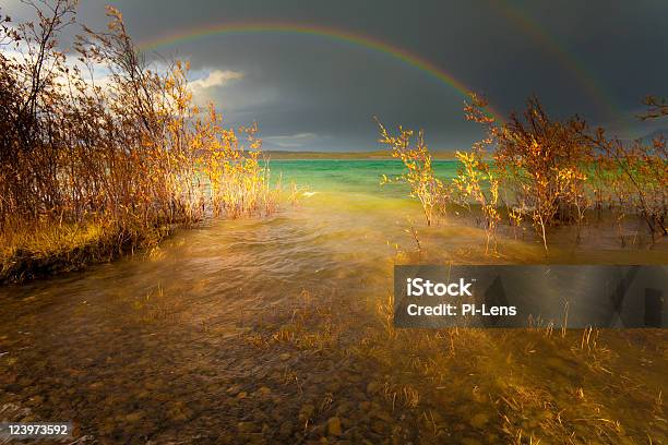 Regenbogen Und Dunkle Wolken Über Große See Stockfoto und mehr Bilder von Blau - Blau, Farbbild, Farbton