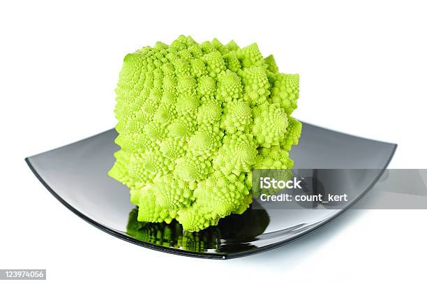 Foto de Romanesco Isolada No Branco e mais fotos de stock de Alimentação Saudável - Alimentação Saudável, Beleza natural - Natureza, Brócolis