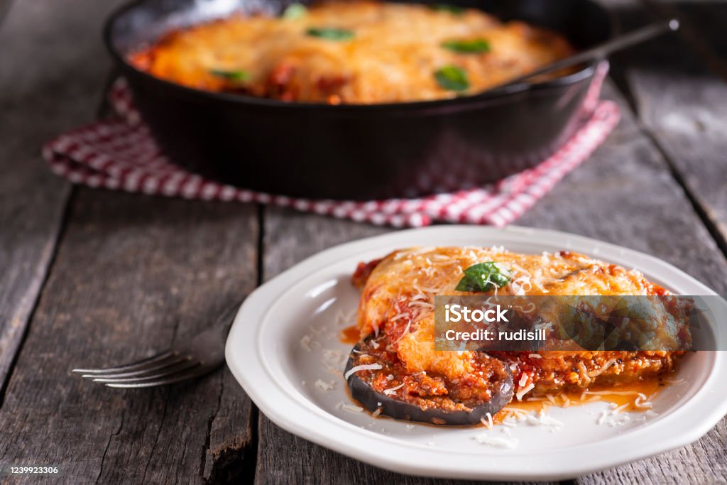 Skillet Eggplant Parmesan Homemade Eggplant Parmesan in a Cast Iron Skillet Eggplant Stock Photo