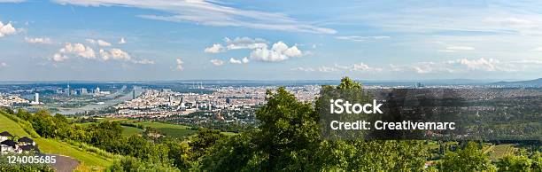 Panorama Panoramę Dunaj W Wiedniu Z Niebieskim I Krajobraz Z Chmurami - zdjęcia stockowe i więcej obrazów Adolescencja