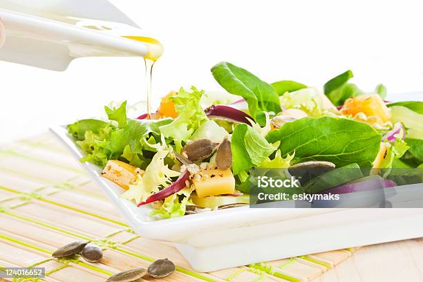 Salada Com Azeite - Fotografias de stock e mais imagens de Alface - Alface, Alimentação Saudável, Azeite