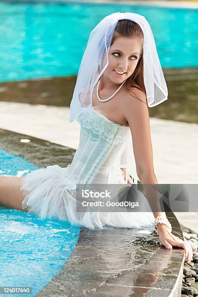 Braut Stockfoto und mehr Bilder von Am Rand - Am Rand, Attraktive Frau, Blau