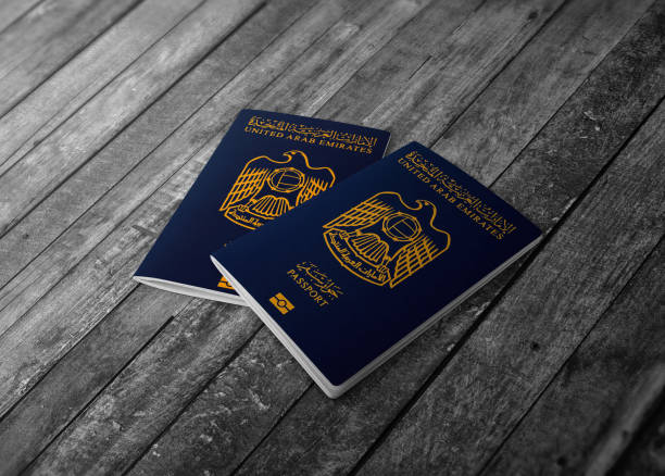 passaportes dos emirados árabes , passaportes dos emirados árabes unidos - security system security id card identity - fotografias e filmes do acervo