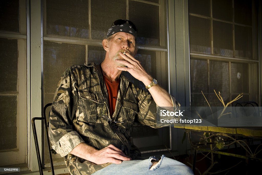 Hombre para fumadores - Foto de stock de Actividad libre de derechos