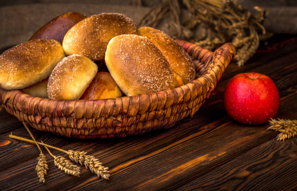 ukrainische gebackene torten - burlap fruit apple freshness stock-fotos und bilder