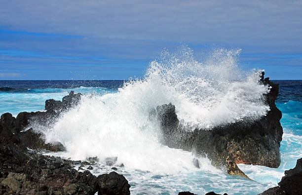 istock Crashing waves in Hawaii 124034550