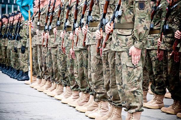 istock soldiers during the drill on square 124035117