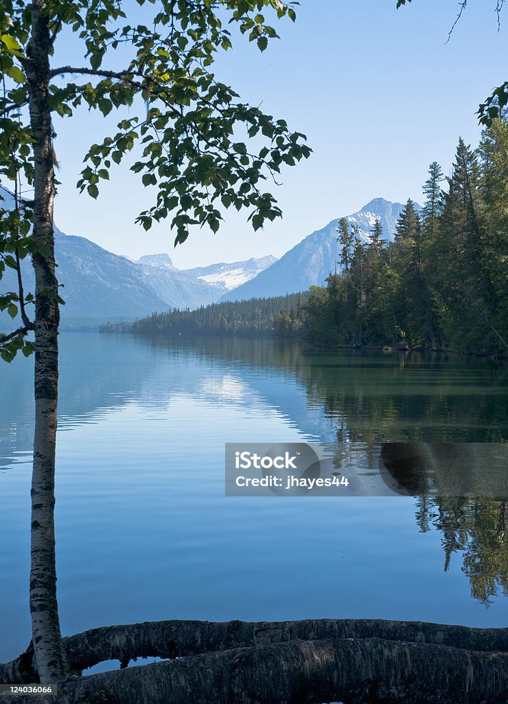 Lago McDonald, Parque Nacional Glacier - Foto de stock de Azul royalty-free