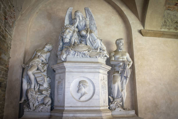 escultura de ángel y león en firenze - statue david sculpture roman fotografías e imágenes de stock