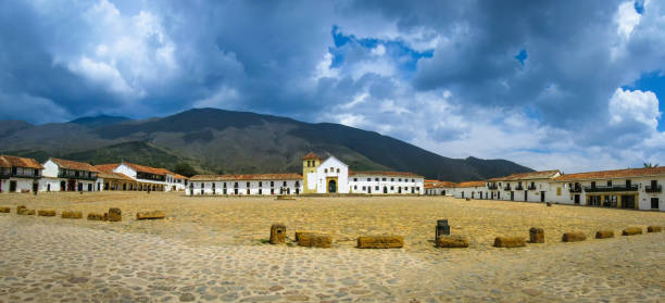 image of main square with mountains of villa de leyva image of main square with mountains of villa de leyva boyacá department photos stock pictures, royalty-free photos & images