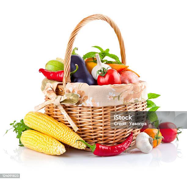 Frisches Gemüse Mit Blättern Stockfoto und mehr Bilder von Gemüse - Gemüse, Aubergine, Bildhintergrund