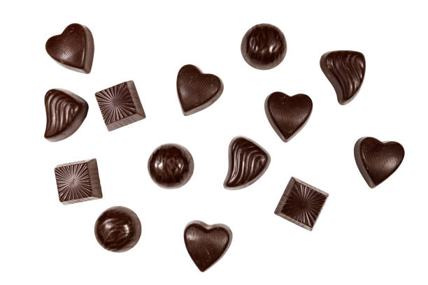 verschiedene schokoladenbonbons isoliert auf weißem hintergrund - 2234 stock-fotos und bilder