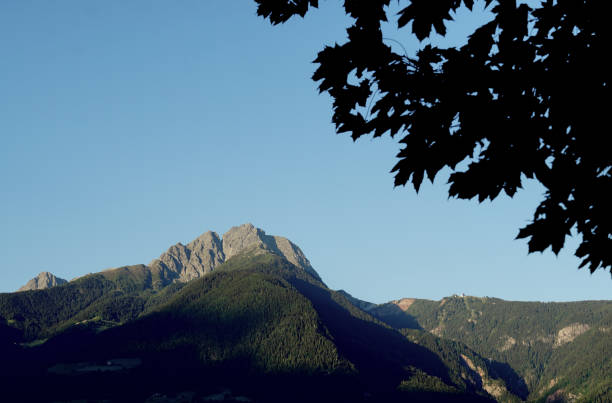 pico ifinger cerca de merano, alto adige, italia. - ifinger fotografías e imágenes de stock