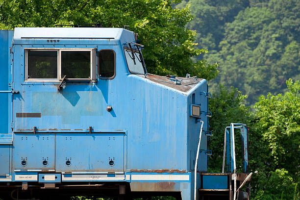 moderno locomotiva a diesel - commercial land vehicle man made object land vehicle rail freight - fotografias e filmes do acervo