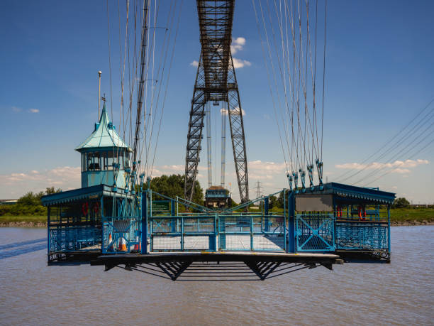 newport transporter bridge - river usk imagens e fotografias de stock