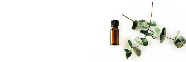 foto zu aromatherapie und psychischer gesundheit. - aromatherapy oil massage oil alternative therapy massaging stock-fotos und bilder