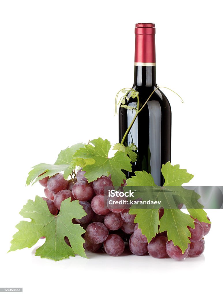 Botella de vino tinto y las uvas - Foto de stock de Alimento libre de derechos